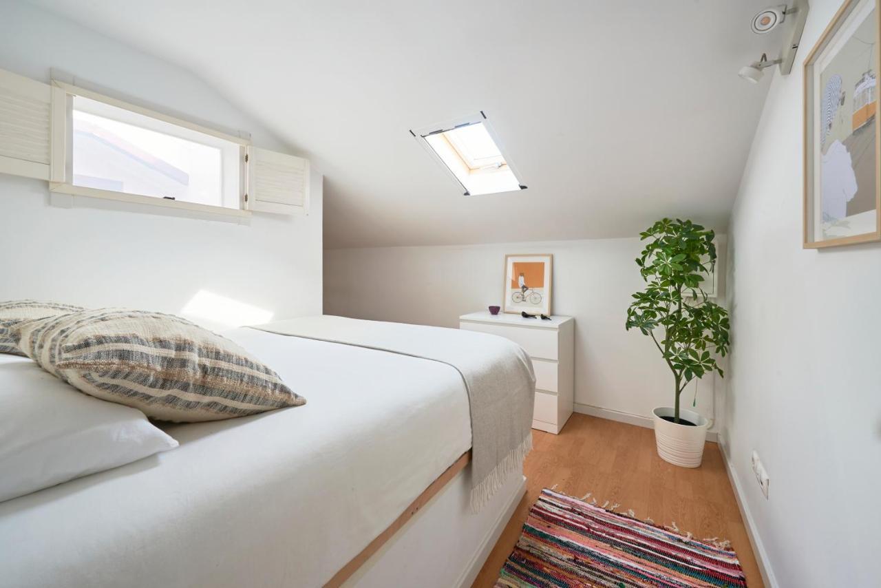 Bright Apt W Balcony, Ac, Parking, By Timecooler Лісабон Екстер'єр фото